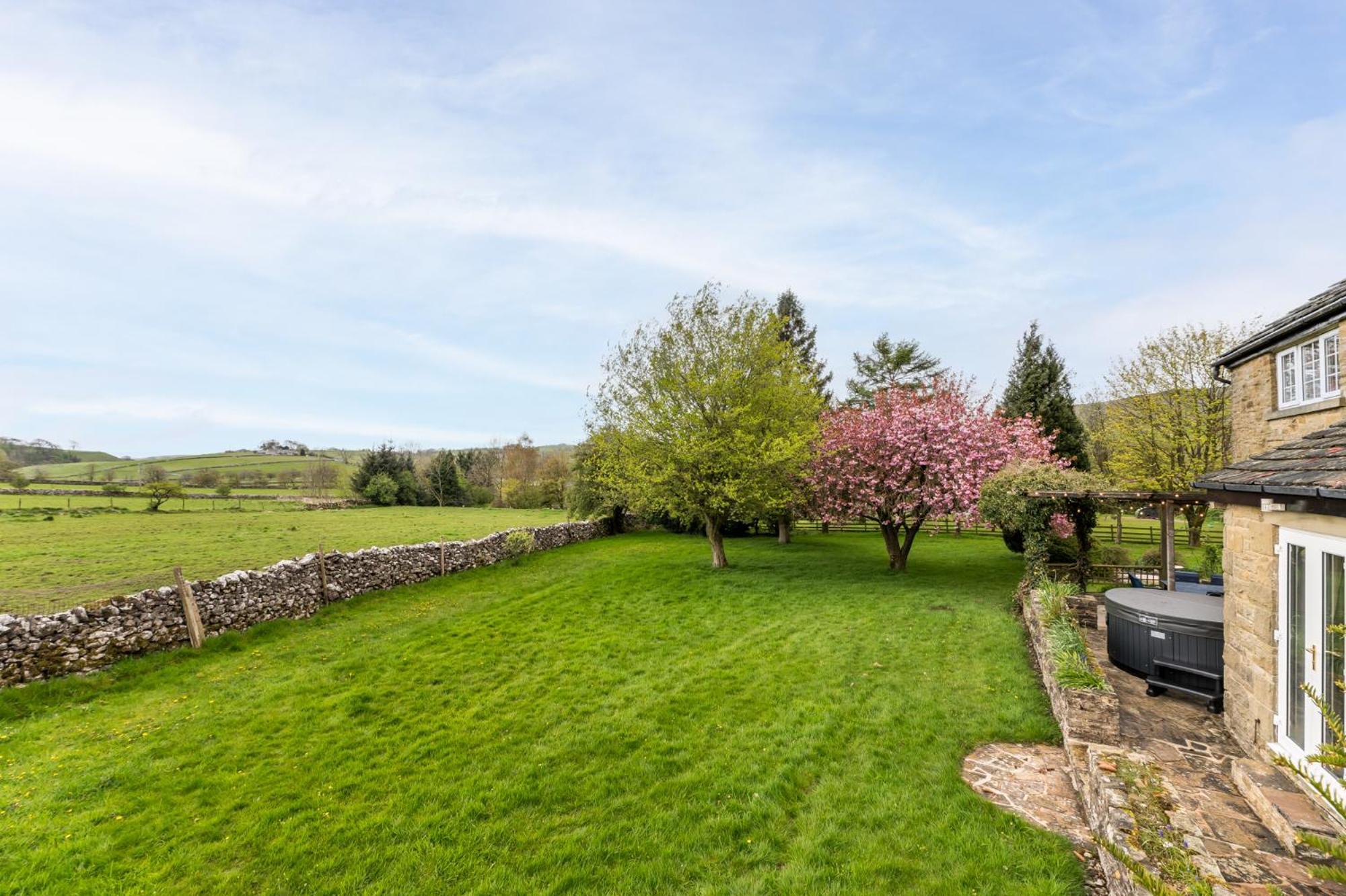 Central Malham Wellbeing Escape With Hot Tub Sleeps 8 Eksteriør bilde