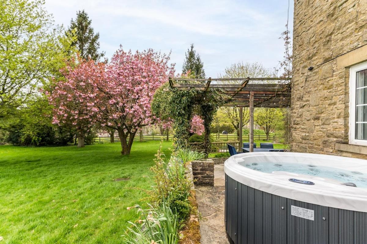 Central Malham Wellbeing Escape With Hot Tub Sleeps 8 Eksteriør bilde